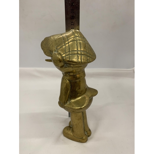 7 - A HEAVY BRASS VINTAGE ANDY CAP FIGURE, HEIGHT 22CM