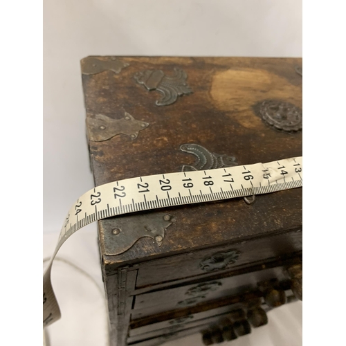 77 - A VINTAGE WOODEN TABLE TOP EIGHT DRAWER CABINET WITH METAL MOUNTS AND FITTINGS, 34 X 23 CM