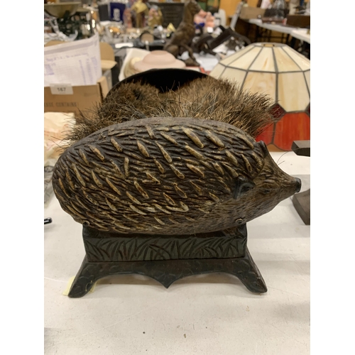 165 - A VINTAGE CAST BOOT BRUSH IN THE SHAPE OF A HEDGEHOG