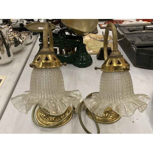 181 - A PAIR OF VINTAGE BRASS TABLE LAMPS WITH FLUTED GLASS SHADES, HEIGHT 27CM