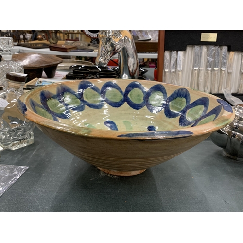 194 - A LARGE STUDIO POTTERY BOWL, SIGNED 'HANNIE' TO THE BASE, DIAMETER 40CM