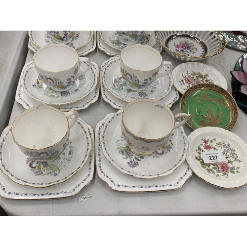 227 - A QUANTITY OF VINTAGE CHINA CUPS AND SAUCERS WITH THE IMAGE OF A LADY IN A GARDEN, A COLCLOUGH CAKE ... 