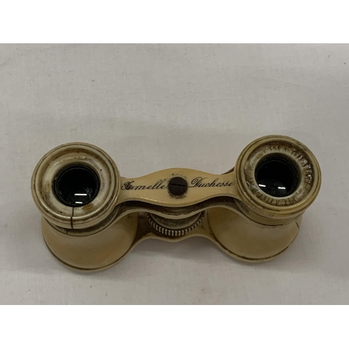 231 - A PAIR OF VINTAGE 'JUMELLE DUCHESSE' BONE OPERA GLASSES