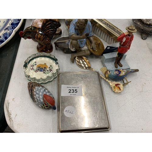 235 - A MIXED VINTAGE LOT TO INCLUDE FIGURES, ANIMALS, COSTUME JEWELLERY, CERAMICS, MUGS, ETC