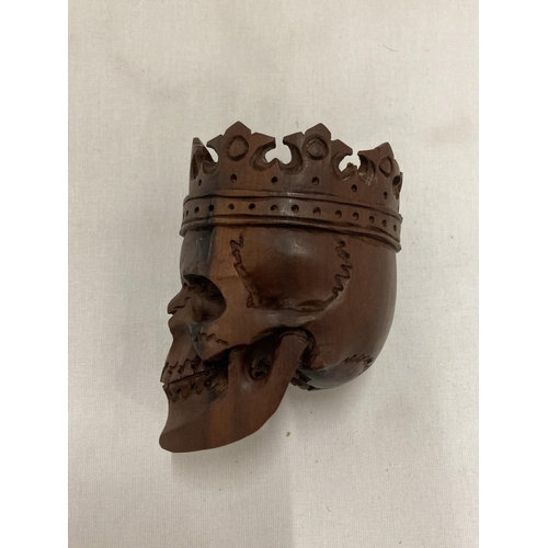 806 - A WOODEN CARVED SKULL, HEIGHT 9CM