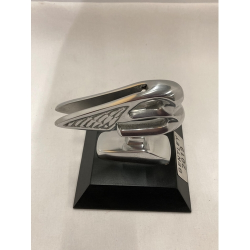 807 - A CHROME BENTLEY B ON A BASE, 2019, HEIGHT 13CM