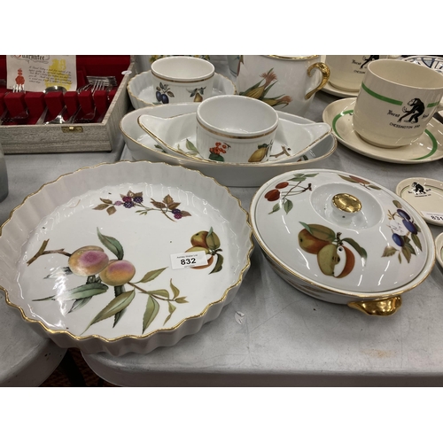 832 - A QUANTITY OF ROYAL WORCESTER 'EVESHAM' TO INCLUDE SSERVING DISHES, TUREENS, FLAN CASE, ETC - 10 PIE... 