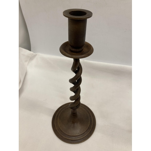 836 - A PAIR OF BRONZE CANDLESTICKS WITH TWISTED STEMS, HEIGHT 27CM