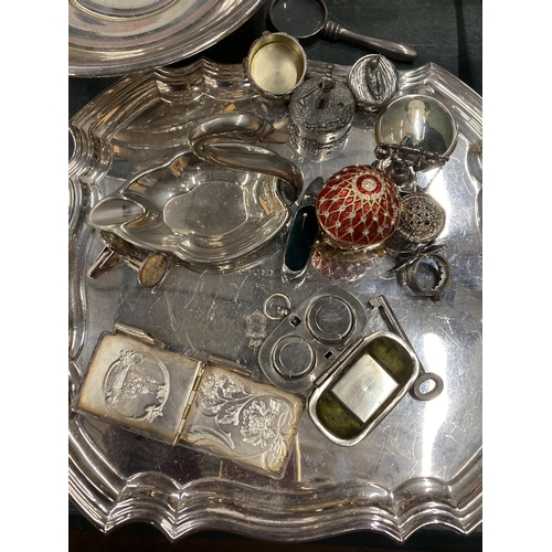 856 - A QUANTITY OF SILVER PLATED ITEMS TO INCLUDE A WALKER AND HALL FOOTED TRAY, A FOOTED BOWL, SMALL LAD... 