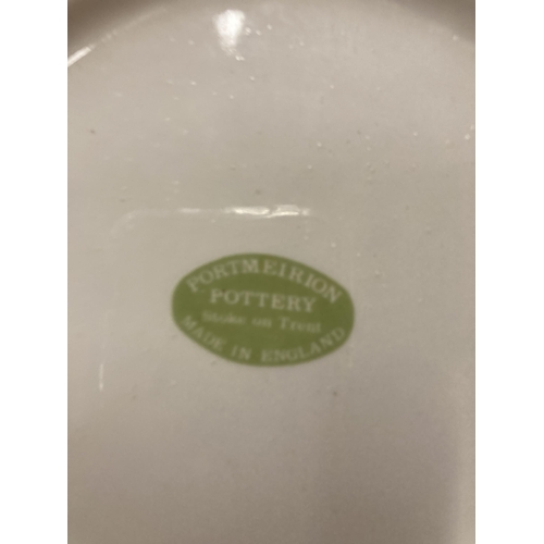 863 - A QUANTITY OF DINNERWARE TO INCLUDE ROYAL WORCESTER FOR MARKS AND SPENCER RAMEKINS AND A SERVING DIS... 