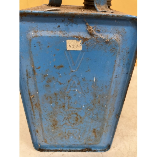 876 - A VINTAGE VALOR PETROL/PARAFFIN CAN