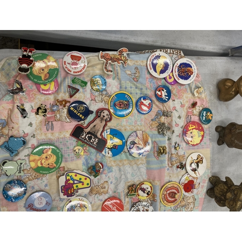 898 - A LARGE QUANTITY OF VINTAGE CHILDREN'S BADGES