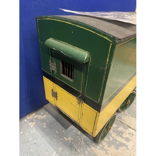 98 - A VINTAGE PAINTED WOODEN DOG POUND TRAILER FROM MARGARET BOSWALL MUSEUM WITH PHOTO