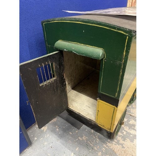 98 - A VINTAGE PAINTED WOODEN DOG POUND TRAILER FROM MARGARET BOSWALL MUSEUM WITH PHOTO