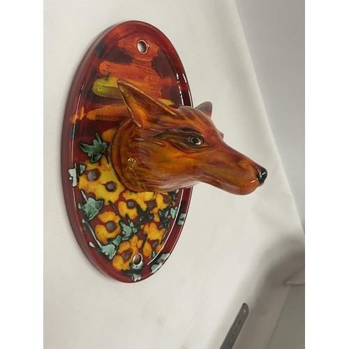 758 - AN ANITA HARRIS HAND PAINTED AND SIGNED IN GOLD FOXES HEAD WALL PLAQUE