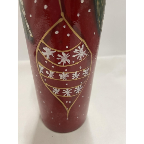 764 - AN ANITA HARRIS HAND PAINTED AND SIGNED IN GOLD BAUBLE VASE