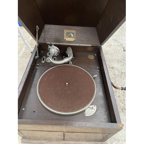 1842 - AN OAK CASED WIND UP GRAMAPHONE