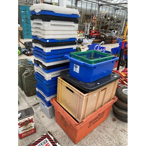 2006 - A LARGE QUANTITY OF PLASTIC STORAGE BOXES