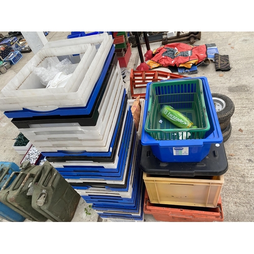 2006 - A LARGE QUANTITY OF PLASTIC STORAGE BOXES