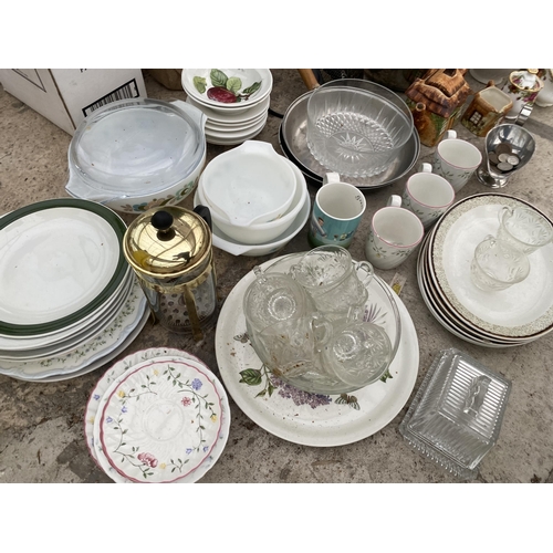 2010 - AN ASSORTMENT OF ITEMS TO INCLUDE CERAMICS AND GLASS WARE ETC