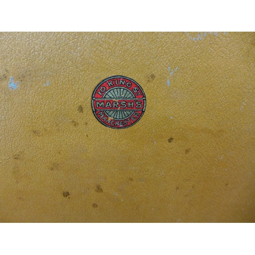 427 - A WORLD WAR II MILITARY D-MOB SUITCASE