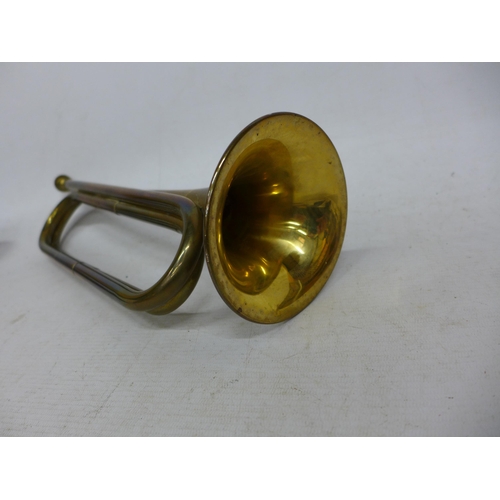 431 - A VINTAGE BRASS TRUMPET, LENGTH 40CM