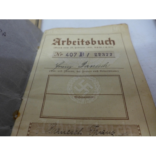 440 - A COLLECTION OF WORLD WAR II EPHEMERA TO INCLUDE A NAZI GERMANY IDENTITY BOOK, AIR RAID PRECAUTIONS ... 