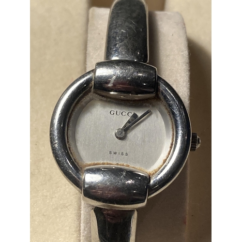 505 - A GUCCI 1400L SWISS QUARTZ 3ATM ANALOGUE STAINLESS LADIES WRIST WATCH IN ORIGINAL PRESENTATION BOX (... 