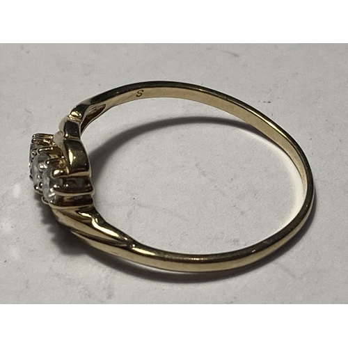 518 - A 9 CARAT GOLD RING WITH THREE CUBIC ZIRCONIAS ON A TWIST SIZE Q/R