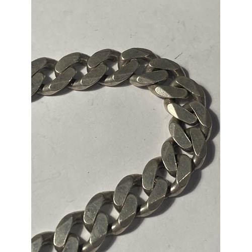 583 - A HEAVY SILVER CURB LINK NECK CHAIN 90.4 GRAMS