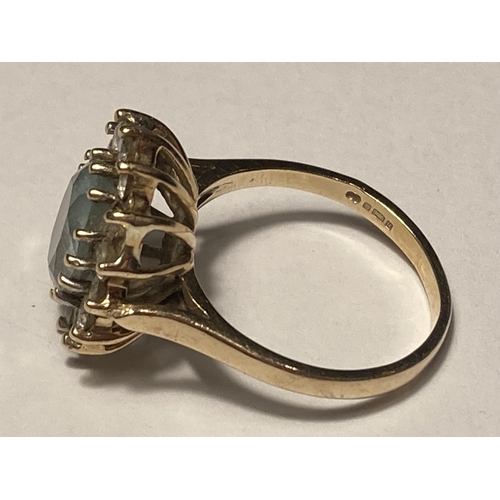 699 - A 9 CARAT GOLD RING WITH A LARGE CENTRE STONE AND SURROUNDING CLEAR STONES SIZE N/O GROSS WEIGHT 4.7... 