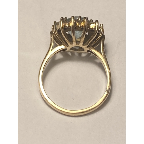 699 - A 9 CARAT GOLD RING WITH A LARGE CENTRE STONE AND SURROUNDING CLEAR STONES SIZE N/O GROSS WEIGHT 4.7... 