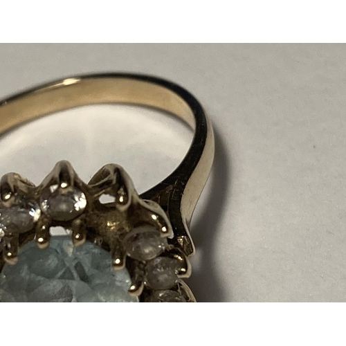 699 - A 9 CARAT GOLD RING WITH A LARGE CENTRE STONE AND SURROUNDING CLEAR STONES SIZE N/O GROSS WEIGHT 4.7... 