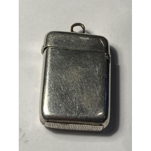 724 - A HALLMARKED BIRMINGHAM SILVER VESTA CASE