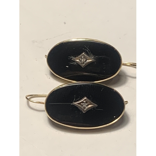 634A - A PAIR OF MARKED 375 EARRINGS IN A PRESENTATION BOX