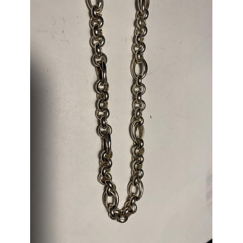 742 - A SILVER T BAR CHOKER CHAIN