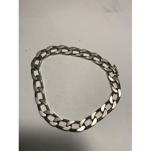 743 - A SILVER WRIST CHAIN