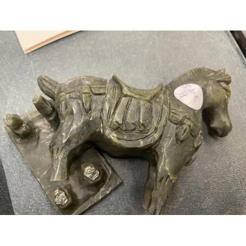 911 - A JADE STYLE HORSE, A/F, HORSE'S HEAD AND BUDDAH