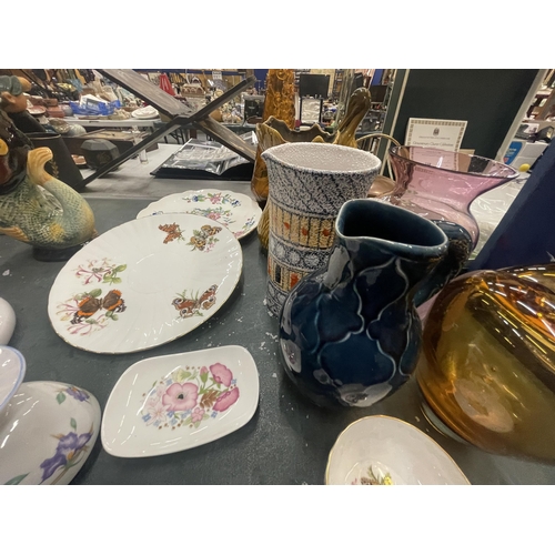 915 - A MIXED LOT OF CERAMICS AND GLASSWARE TO INCLUDE DARTMOUTH POTTERY, SYLVAC, ROYAL WORCESTER BUTTERFL... 