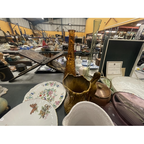 915 - A MIXED LOT OF CERAMICS AND GLASSWARE TO INCLUDE DARTMOUTH POTTERY, SYLVAC, ROYAL WORCESTER BUTTERFL... 