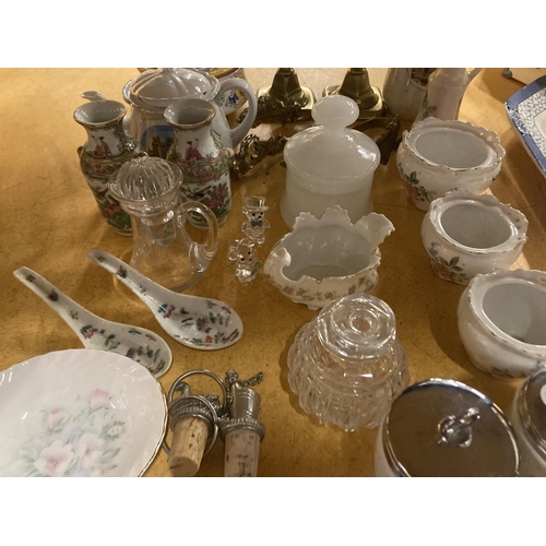 929 - A MIXED LOT TO INCLUDE BRASS CANDLESTICKS AND HOOKS, A ROYAL WORCESTER AND ADAMS EGG CODDLER, ORIENT... 