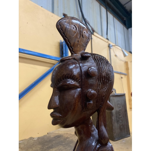 934 - A HEAVY WOOD CARVED TRIBAL BUST OF A LADY, HEIGHT 45CM