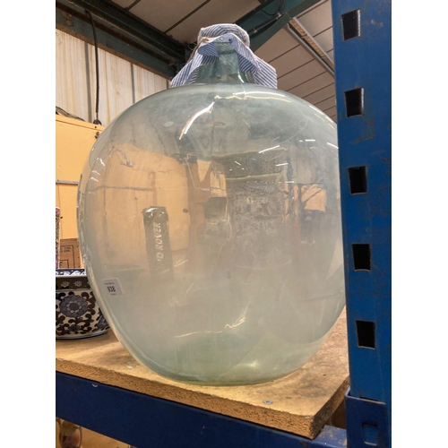 938 - A LARGE VINTAGE GLASS CARBOY, HEIGHT APPROX 52CM