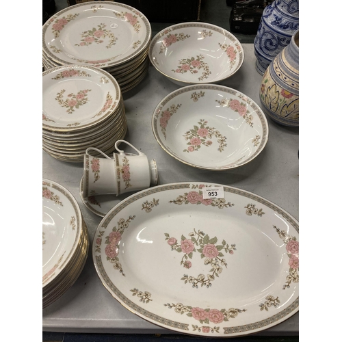 953 - A 'CROWN MING' PART DINNER SERVICE TO INCLUDE SERVING PLATES, SEVING TUREENS, DINNER AND SIDE PLATES... 