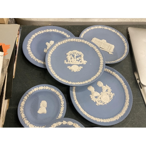 959 - A COLLECTION OF WEDGWOOD JASPERWARE PLATES AND PIN TRAYS