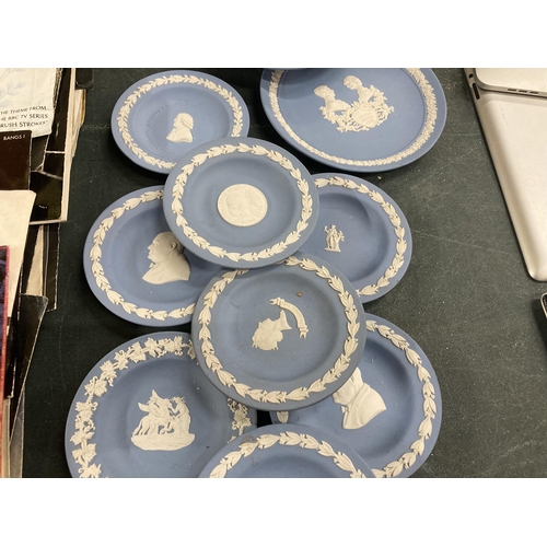 959 - A COLLECTION OF WEDGWOOD JASPERWARE PLATES AND PIN TRAYS