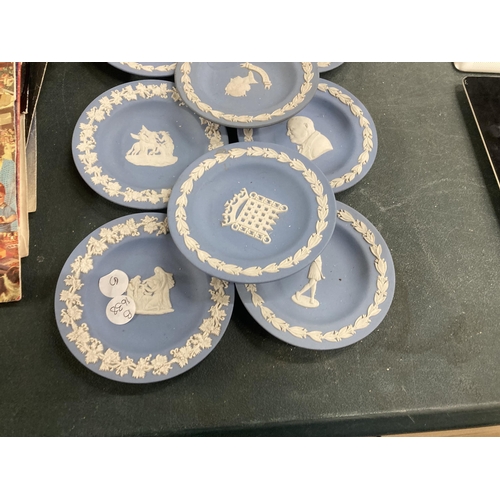 959 - A COLLECTION OF WEDGWOOD JASPERWARE PLATES AND PIN TRAYS