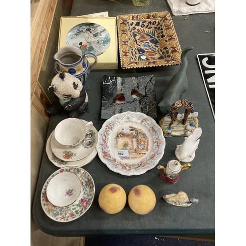 962 - A QUANTITY OF CERAMIC ITEMS TO INCLUDE A WADE MABEL LUCIE ATWELL FIGURE, A BRAMBLY HEDGE 'WINTER' PL... 