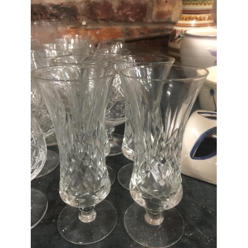 971 - A COLLECTION OF DRINKING GLASSES TO INCLUDE CUT GLASS EXAMPLES