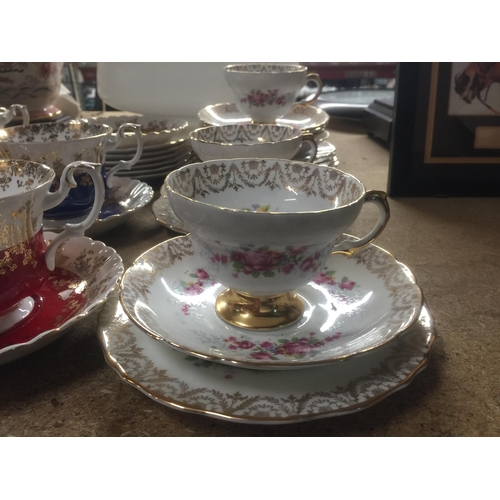 980 - A GROUP ROYAL ALBERT REGAL SERIES CUPS AND SAUCERS TOGETHER WITH REGENCY EXAMPLES